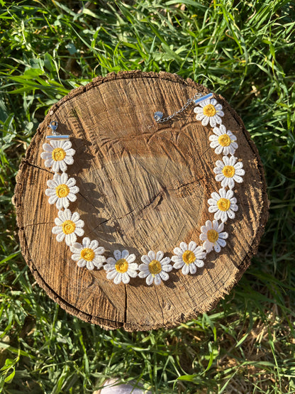 Classic Daisy Choker