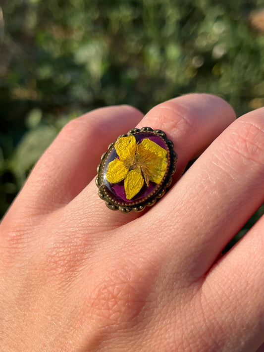 Vintage Dry Flower Resin Ring