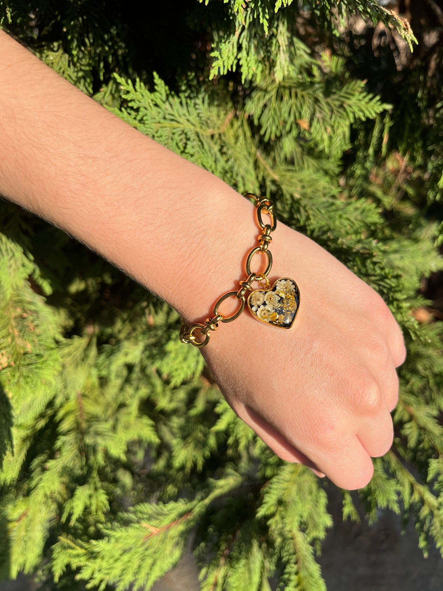 Heart Pendant Bracelet with Dried Flowers and Gold Flakes